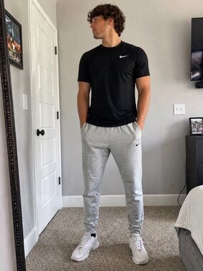 Nike Dri-FIT Men’s Joggers Gray Tapered Training Pants Size M